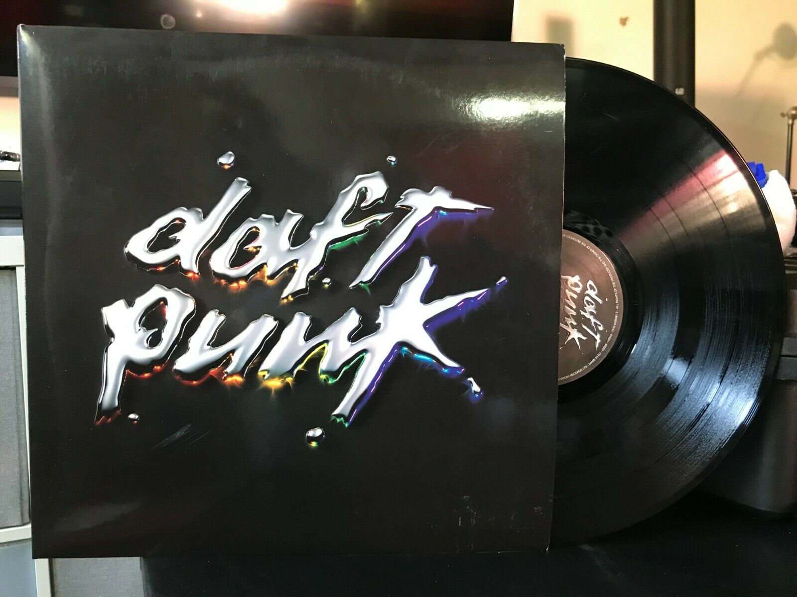 LV Vinyl Vaults – Daft Punk - Around The World - Le Visiteur Online