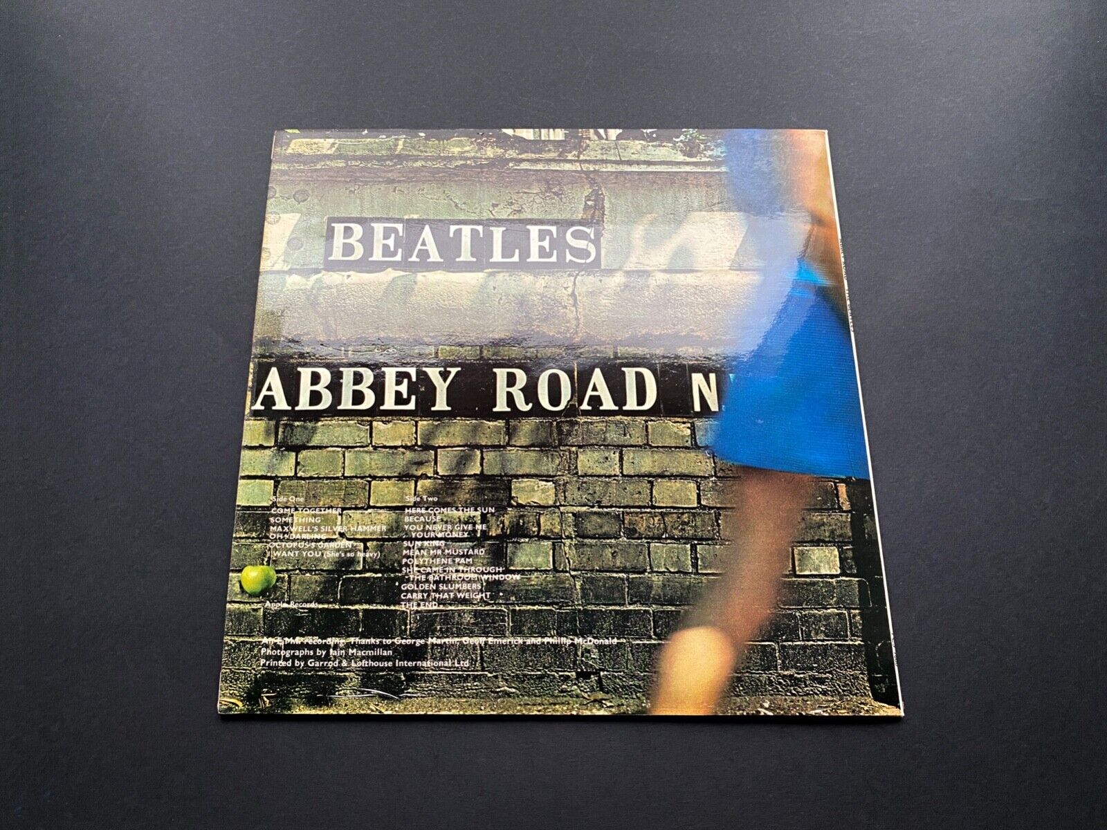 popsike.com - Beatles ABBEY ROAD 1st UK Press MISALIGNED APPLE SLEEVE No 'Her  Majesty' MINT- - auction details